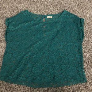 aerie lace Detail Green short leeve blouse Key Hole Back Size Large Scoop Neck